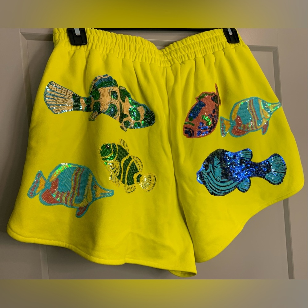 NWT Queen of Sparkles Yellow Fish Sequin Shorts Large Revolve Beach Vacation - Picture 8 of 12